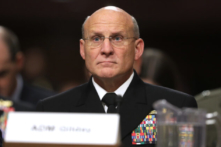 Đừng cắt giảm ngân sách của cảnh sát. Hãy cắt giảm ngân sách của quân đội!