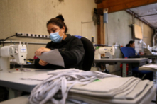 Sản xuất khẩu trang của Hoa Kỳ gặp rủi ro do nhập cảng giá rẻ từ Trung Quốc