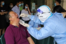 Một thành phố tại Trung Quốc bắt đầu xét nghiệm COVID-19 hàng loạt bất chấp tỷ lệ chích ngừa cao