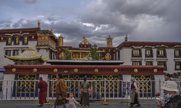 Ông Tập Cận Bình đến thăm Tây Tạng nhân kỷ niệm 70 năm Trung Cộng cai trị khu vực này