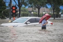 Trung Quốc: Ký giả ngoại quốc bị sách nhiễu vì đưa tin lũ lụt ở Trịnh Châu