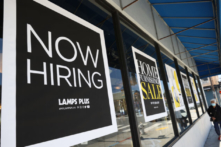 Bản chất con người và những tấm chi phiếu từ chính phủ