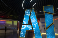 Hoa Kỳ và Trung Quốc công bố các kế hoạch đầu tư lớn trong cuộc đua AI đầy gay cấn