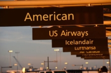 Tòa Bạch Ốc thông báo sẽ tiếp tục các hạn chế đi lại do COVID-19