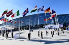 Thành lập một NATO vì thương mại để chống lại Trung Cộng