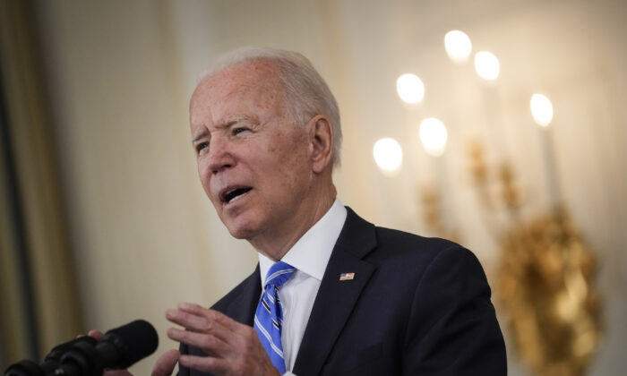 Tổng thống Biden tuyên bố các kế hoạch chi tiêu của ông sẽ làm giảm lạm phát