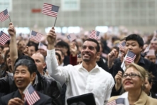 Chính phủ TT Biden công bố chiến dịch giúp hàng triệu người nhập cư dễ dàng trở thành công dân hơn