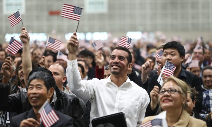 Chính phủ TT Biden công bố chiến dịch giúp hàng triệu người nhập cư dễ dàng trở thành công dân hơn