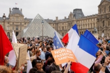 Người Pháp biểu tình kêu gọi ‘Tự do’ trong bối cảnh chính phủ thúc đẩy việc chích ngừa