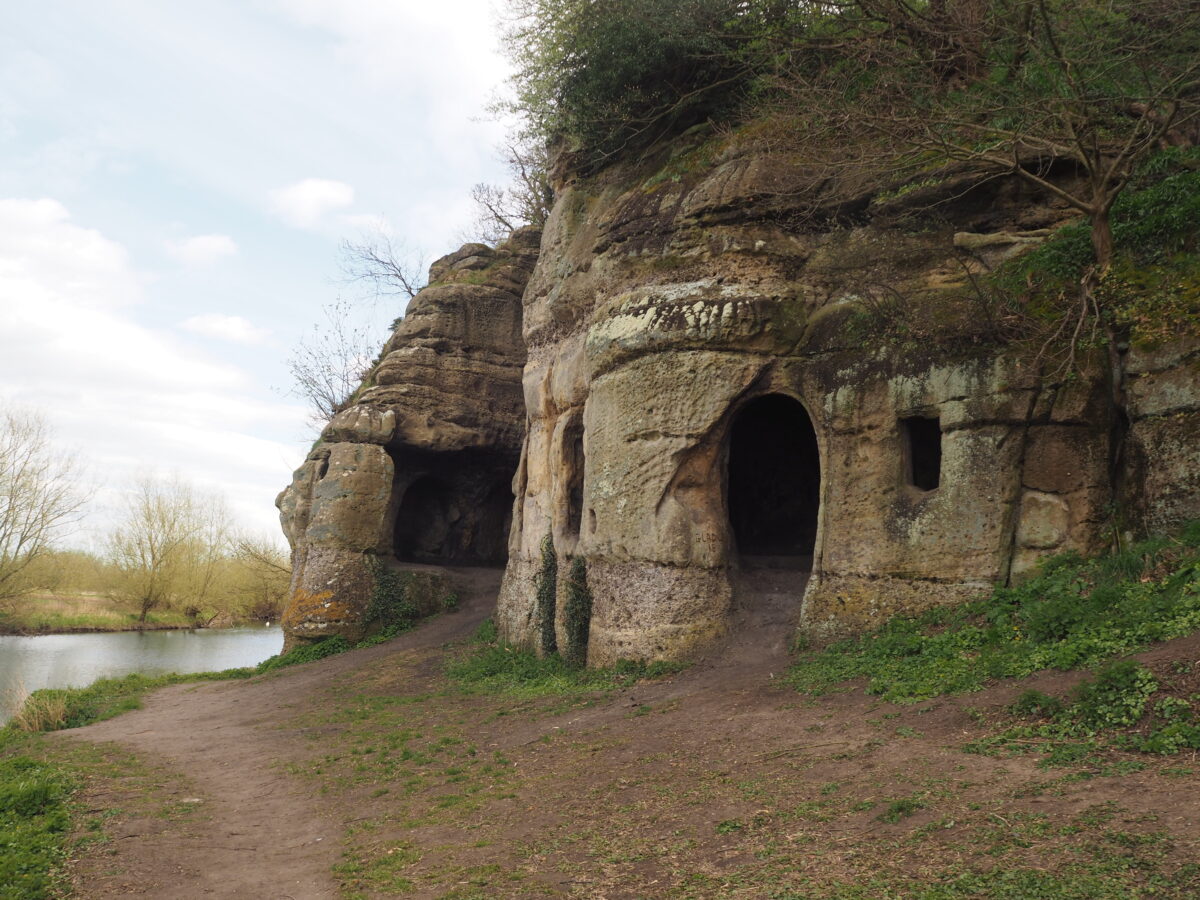 hang động ẩn sĩ thời Trung cổ