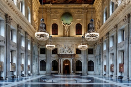 Cung điện Hoàng gia Amsterdam tại tâm điểm của vũ trụ