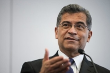 Tổ chức bất vụ lợi kiện HHS yêu cầu ngừng ngay chấp thuận sử dụng khẩn cấp vaccine COVID-19