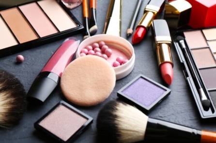 Gần phân nửa mỹ phẩm tại Hoa Kỳ chứa hóa chất độc hại này