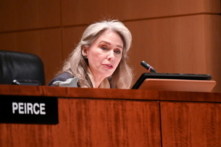 Các công ty Trung Quốc niêm yết tại Hoa Kỳ phải công bố thông tin những rủi ro về sự can thiệp của chính phủ