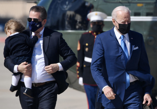 Hunter Biden đã nhờ cha viết thư giới thiệu cho con trai của đối tác kinh doanh người Trung Quốc