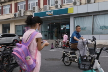 Trung Quốc bắt đầu ngăn chặn việc dạy thêm sau giờ học của giáo viên trường công