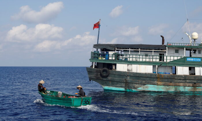 Trung Quốc đổ nước thải trên biển