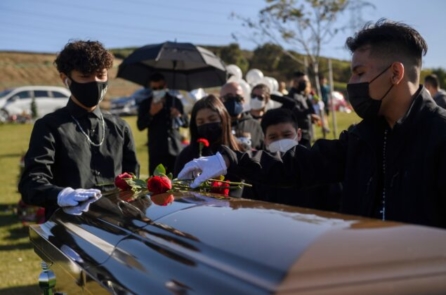 Tuổi thọ của người dân Hoa Kỳ giảm 1.5 năm do ảnh hưởng của đại dịch COVID-19