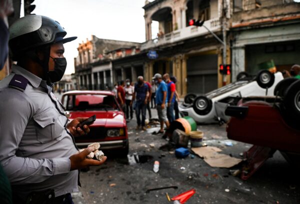 Cuba biểu tình chống chế độ độc tài