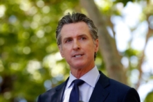 Thống đốc California Newsom ký ‘Kế hoạch Trở lại’ trị giá 100 tỷ USD