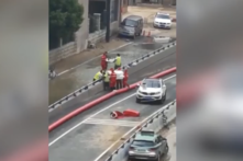 Lũ lụt ở Trịnh Châu: Nạn nhân sống sót kể lại cảnh tượng ngàn cân treo sợi tóc