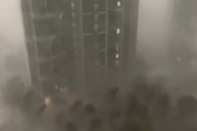 Video: Bão INFA ập đến dữ dội, mưa to gió lớn ở Thượng Hải