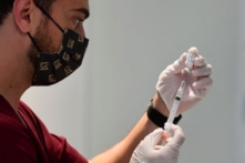 FDA bổ sung cảnh báo về rối loạn thần kinh liên quan đến vaccine COVID-19 Johnson & Johnson