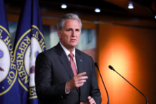 Lãnh đạo Đảng Cộng Hòa: Hướng dẫn mới về khẩu trang của CDC dựa trên nghiên cứu về ‘vaccine không được chấp thuận tại Hoa Kỳ’