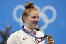 Tuyển thủ bơi lội Jacoby-Nữ VĐV đầu tiên của Hoa Kỳ đoạt giải vàng tại Thế vận hội Tokyo