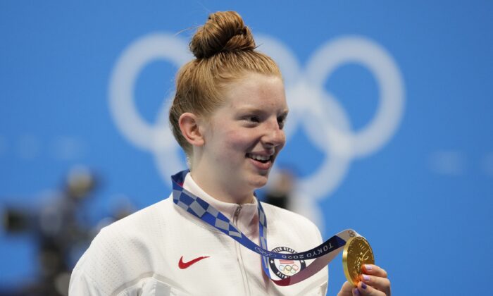 Tuyển thủ bơi lội Jacoby-Nữ VĐV đầu tiên của Hoa Kỳ đoạt giải vàng tại Thế vận hội Tokyo