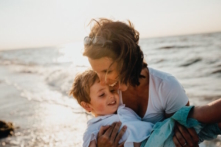 Nuôi dạy con cái: Sức mạnh cứu sinh của các bà mẹ