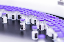 Khảo sát: Bác sĩ Hoa Kỳ ‘còn lâu mới đồng ý’ chiến lược chích ngừa hàng loạt