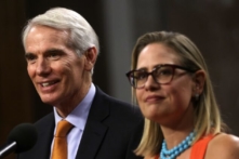 18 đảng viên Cộng Hòa đứng về phía Đảng Dân Chủ để bắt đầu tranh biện dự luật cơ sở hạ tầng