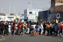 ‘Đó là một bãi chiến trường’: Quân đội Nam Phi kích hoạt tất cả các thành viên dự bị