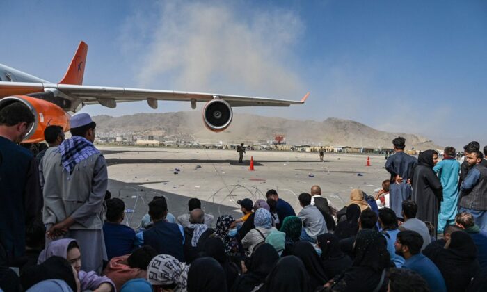 Tòa Bạch Ốc: ‘Số lượng đáng kể người Mỹ’ vẫn còn tại Afghanistan, hỗn loạn tại phi trường