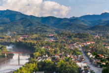 Tết của người H’mông ở Luang Prabang: Tục tìm vợ và các cuộc theo đuổi
