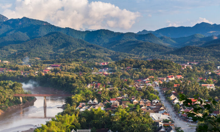 Tết của người H’mông ở Luang Prabang: Tục tìm vợ và các cuộc theo đuổi