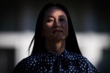 Phiên điều trần dẫn độ chính thức của CFO Huawei Mạnh Vãn Chu bước sang ngày thứ hai