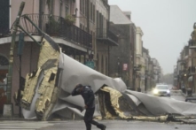 Bão Ida tàn phá Louisiana với những cơn gió ‘thảm khốc’ khiến 450,000 người bị mất điện