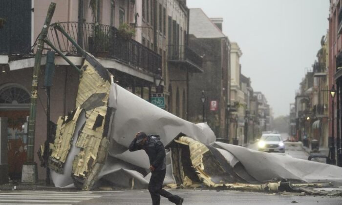 Bão Ida tàn phá Louisiana với những cơn gió ‘thảm khốc’ khiến 450,000 người bị mất điện