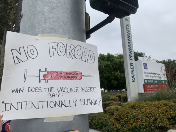 phản đối chích vaccine ở California 