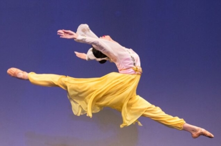 Cô Liên Húc, nghệ sĩ múa chính của Shen Yun: Điều kỳ diệu từ những động tác vũ đạo