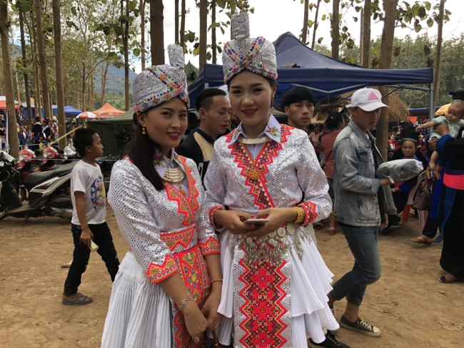 Tết của người H'mông ở Luang Prabang: Tục tìm vợ và các cuộc theo đuổi khác