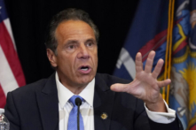 Thống đốc New York thúc đẩy các doanh nghiệp tư nhân quy định ‘chỉ những người chích vaccine’ mới được vào cửa