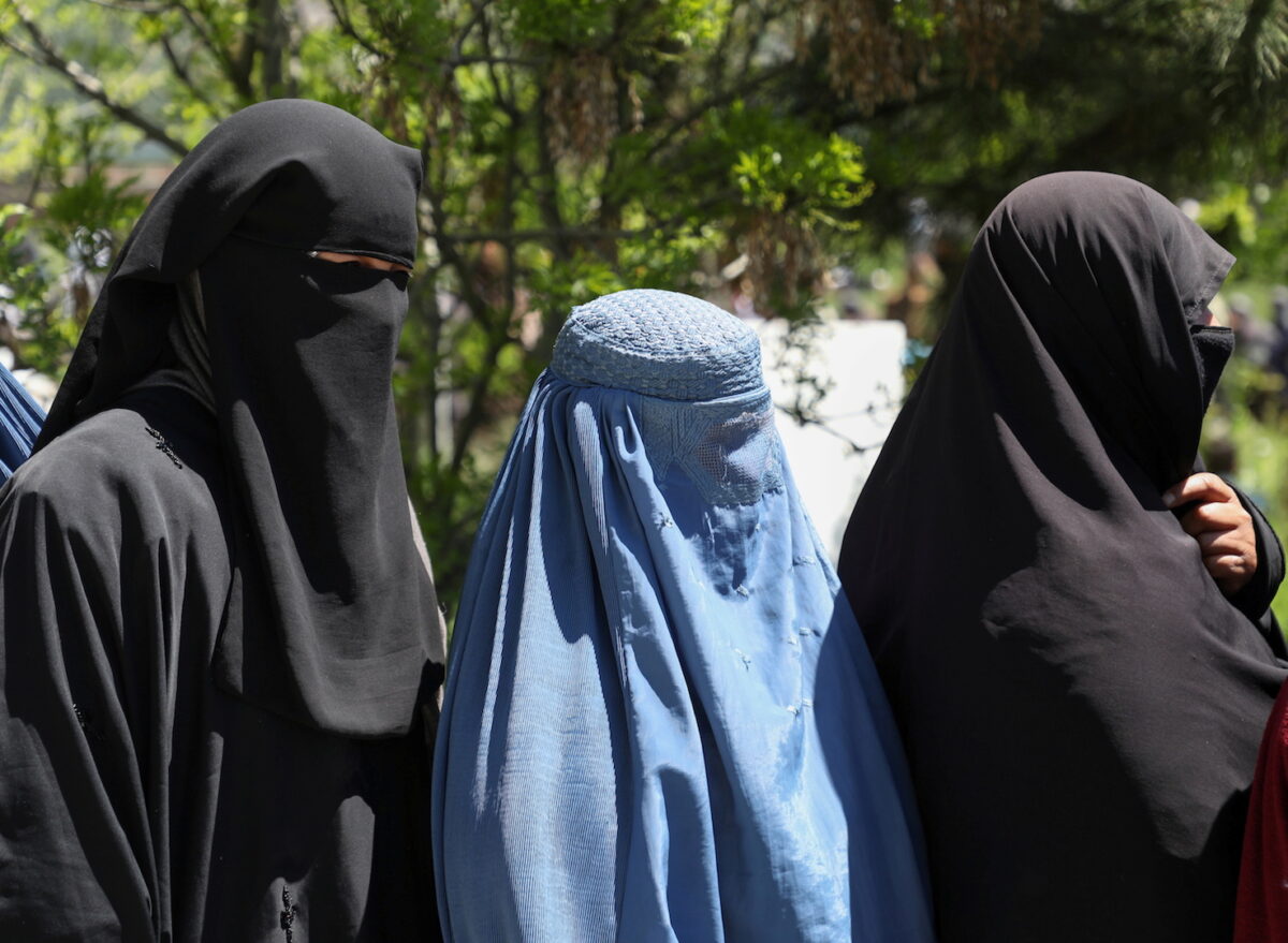 Taliban kêu gọi phụ nữ ở nhà