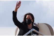 Tin Việt Nam ngày 26/8: Gần 11,600 ca mắc mới, hơn 300 ca tử vong, ổ dịch quận Thanh Xuân thành ‘điểm nóng’, xăng dầu đồng loạt giảm giá, Phó Tổng thống Hoa Kỳ kết thúc chuyến thăm, khẳng định hậu thuẫn Việt Nam bảo vệ chủ quyền Biển Đông