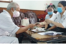 Tin Việt Nam ngày 28/8: Hơn 12,000 ca mắc mới, 352 trường hợp tử vong, Hà Nội điều động hơn 2,000 xe tải/xe buýt khi số mắc vượt 30,000 ca, shipper Sài Gòn được hoạt động ở 8 quận/huyện ‘vùng đỏ’, 3 trường hợp lưu thông không cần giấy đi đường