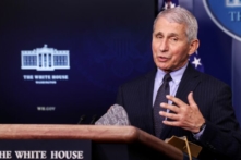 Tiến sĩ Fauci: Sẽ có hàng loạt lệnh bắt buộc sau khi FDA chấp thuận hoàn toàn vaccine COVID-19