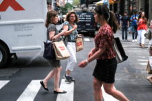 Ước tính tăng trưởng kinh tế Hoa Kỳ được thúc đẩy khi Bộ Thương mại điều chỉnh GDP quý 2