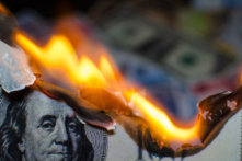 Hiệu ứng Cantillon: Giới tinh hoa tiền tệ đang bòn rút tài sản của quý vị như thế nào